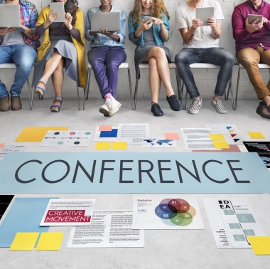 İnsanlar dijital araçları tarama 