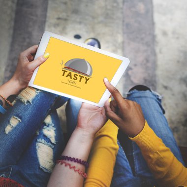 İnsanlar internet'te sörf