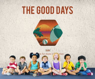 Çeşitlilik çocuk birlikte oturan