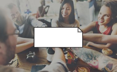 Mutlu arkadaş el sıkışan