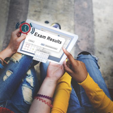 İnsanlar internet'te sörf