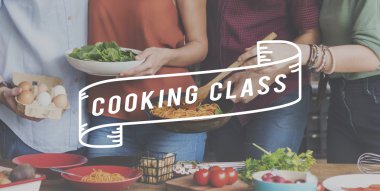 mutfakta yemek arkadaşlar