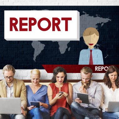 aygıtlar ve rapor ile insanlar oturup