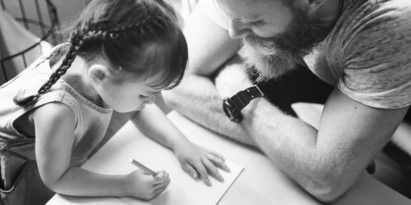 Papá e hija pasando tiempo juntos — Foto de Stock