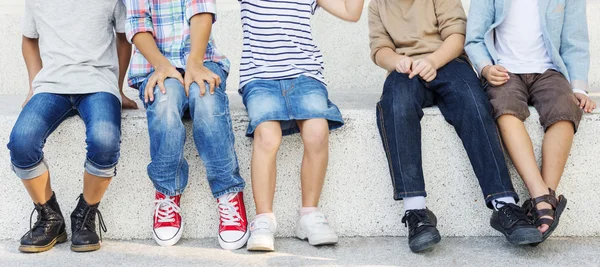 Hipster Kids sentados juntos — Foto de Stock