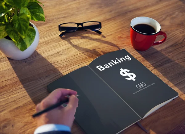 Hombre de negocios escribiendo en cuaderno — Foto de Stock