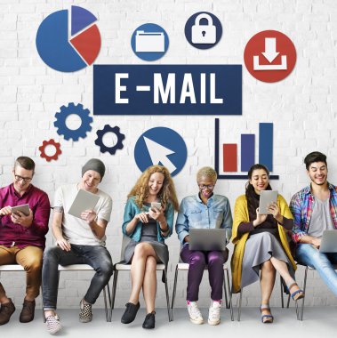 İnsanlar dijital araçları tarama  