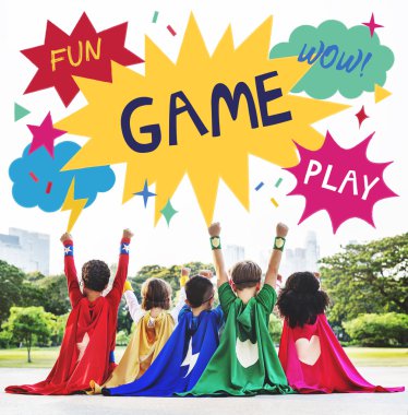 Açık oynayan süper kahraman çocukları