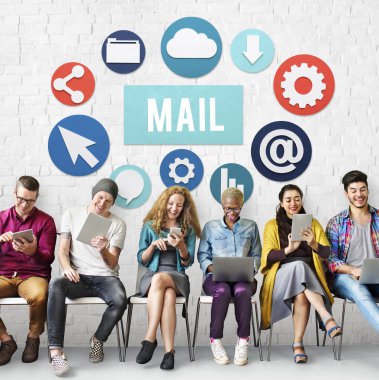 İnsanlar dijital araçları tarama  