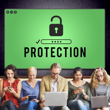 aygıtlar ve koruma ile insanlar oturup