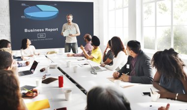 Ofiste çalışan iş adamları