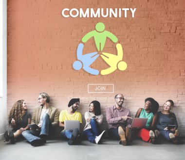 çeşitlilik arkadaş topluluğu ile duvarının yakınında