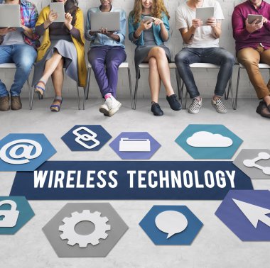 İnsanlar dijital araçları tarama 