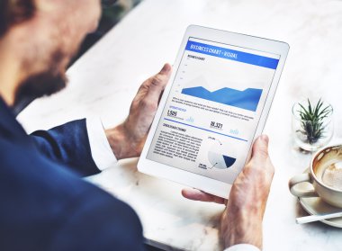işadamı tablet ile çalışma