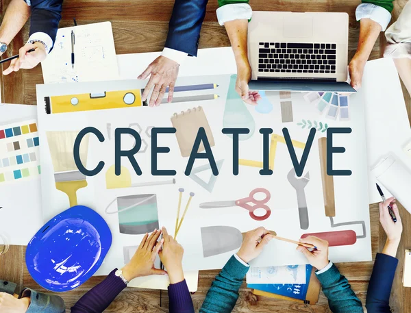 Geschäftsleute arbeiten mit kreativem Konzept — Stockfoto