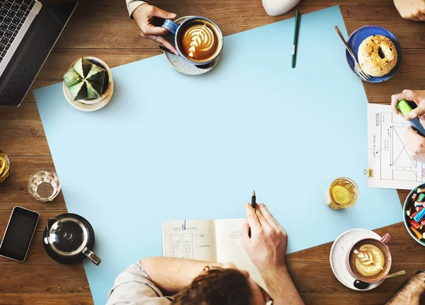 Mesa con cartel azul — Foto de Stock