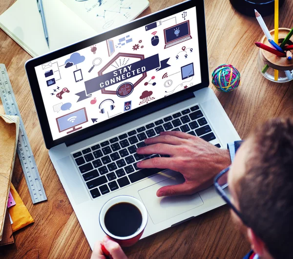 Man using laptop — Stock Photo, Image