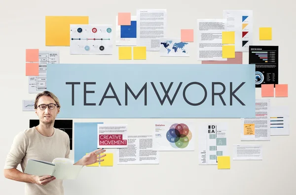 Empresario que trabaja con Teamwork —  Fotos de Stock