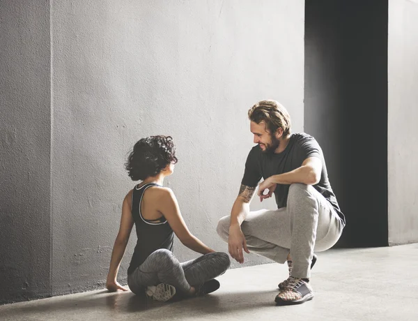 Casal fazendo exercício juntos — Fotografia de Stock