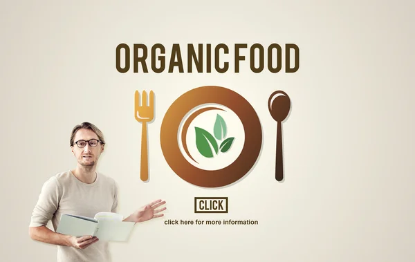 Hombre de negocios que trabaja con alimentos orgánicos — Foto de Stock