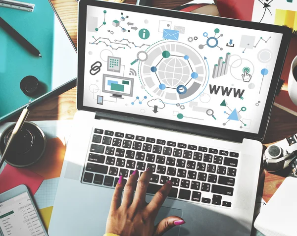 Woman working with computer — Stock Photo, Image