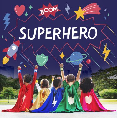 Birlikte oynayan süper kahraman çocukları