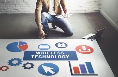 işadamı kablosuz teknoloji ile çalışma