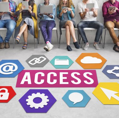 İnsanlar dijital araçları tarama 