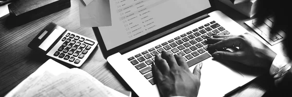 Woman working with computer — Stock Photo, Image