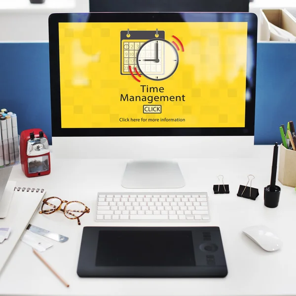 Computer on office table — Stock Photo, Image