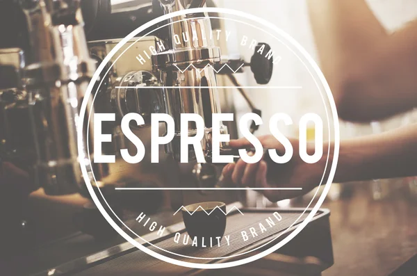 Barista och kaffebryggare — Stockfoto