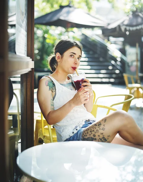 Beautiful girl drinking smoothie — Stock Photo, Image