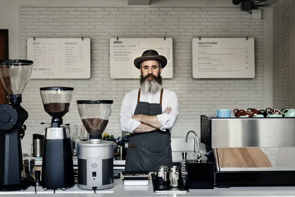 Cafeteira Barista no café — Fotografia de Stock