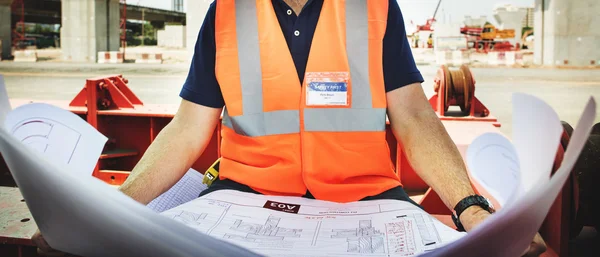 Ingeniero Trabajador con plan — Foto de Stock