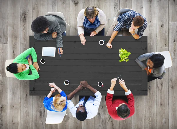 Equipo de negocios en discusión sobre la reunión — Foto de Stock