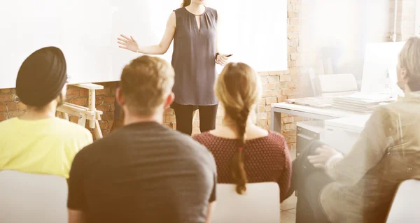 Diversiteit mensen tijdens vergadering — Stockfoto