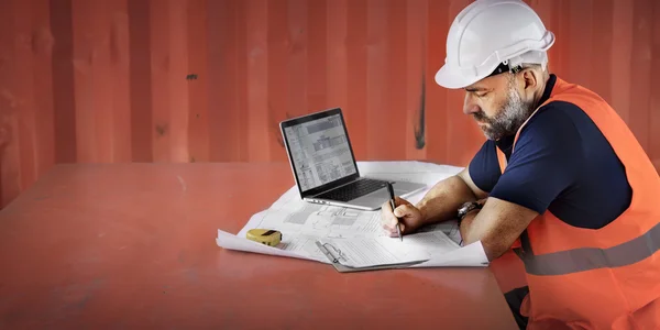 Ingeniero Trabajador con plan — Foto de Stock