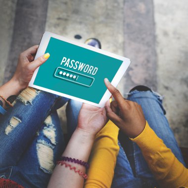 İnsanlar internet'te sörf