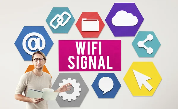 Geschäftsmann arbeitet mit Wifi-Signal — Stockfoto