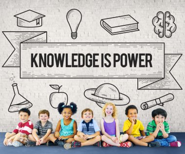 Çeşitlilik çocuk birlikte oturan