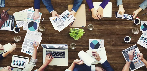 Drukke collega's over de bijeenkomst van de Business — Stockfoto