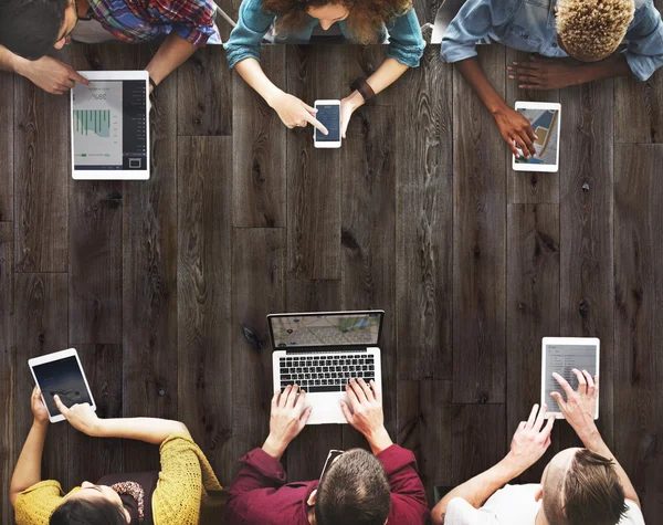 People browsing in digital devices — Stock Photo, Image