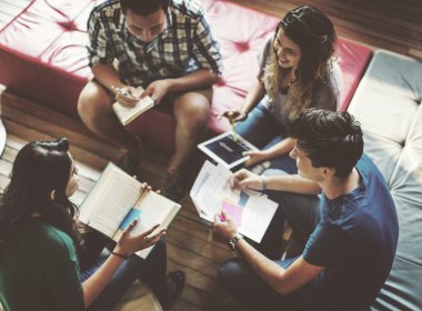 Üniversitede okuyan öğrenciler