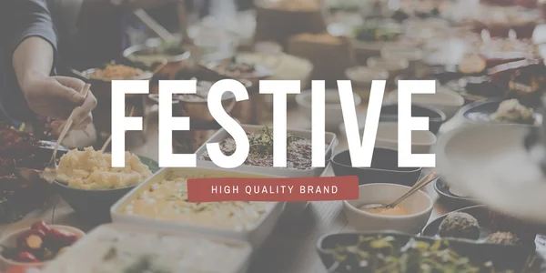 다양 한 음식과 축제 개념의 테이블 — 스톡 사진