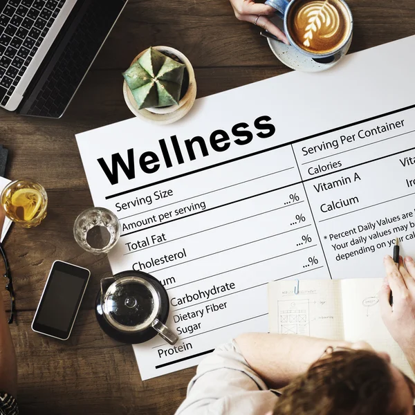 Mesa com cartaz com Wellness — Fotografia de Stock