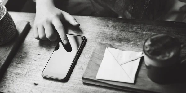 Browsing mobile phone — Stock Photo, Image