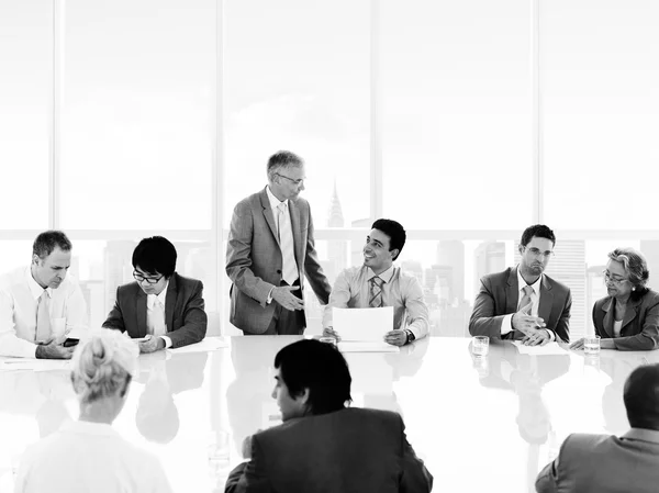 Şirket toplantısında iş adamları — Stok fotoğraf