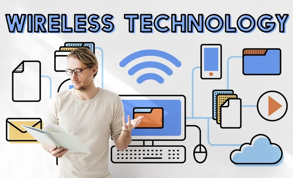 Businessman working with wireless technology — Stock Photo, Image