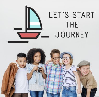 Mutlu çocuklar birlikte poz