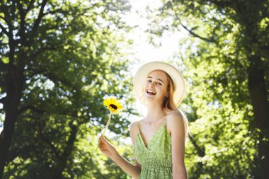 Kadın dinlenmek doğa